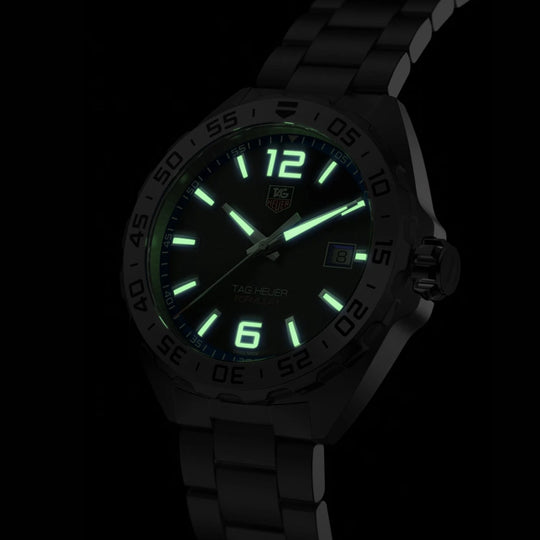 TAG Heuer Formula 1 Date WAZ1112.BA0875 herreklokke med kasse og lenke i stål og sort skive.