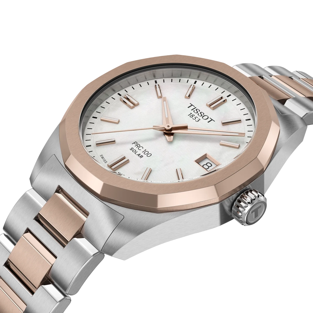 Tissot PRC 100 til dame på 34 mm i tofarget stål med hvit perlemorskive, lenke og quartzverk. 100 meter vanntett.