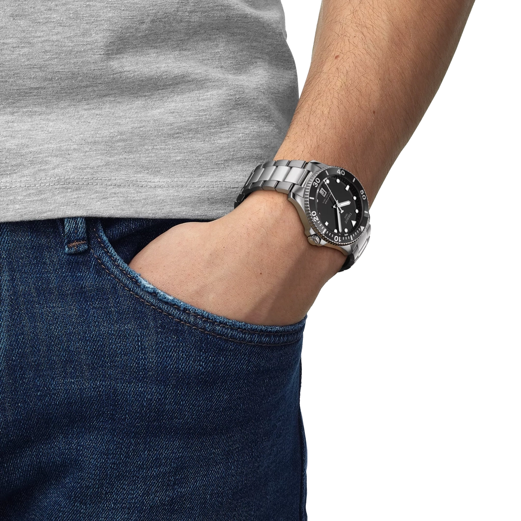 Tissot Seastar 1000 dykkerklokke med robust stålkasse, safirglass og opptil 300 m vanntetthet. 