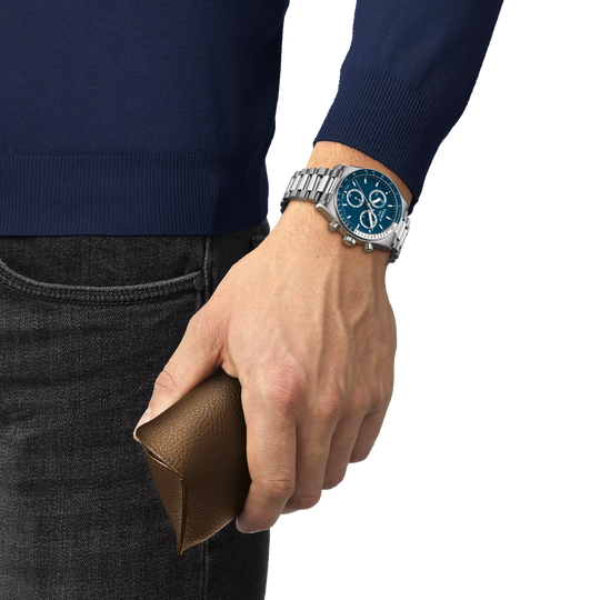 Tissot PR516 herreklokke med chronogrpah på 40 mm med blå skive, kasse og lenke i stål. 100 meter vanntett.