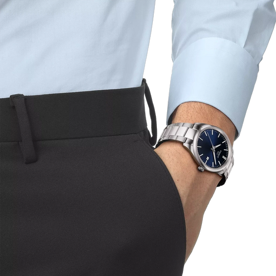 Tissot PR 100 T150.410.11.041.00 herreklokke med quartzverk, blå skive og kasse og lenke i stål. 