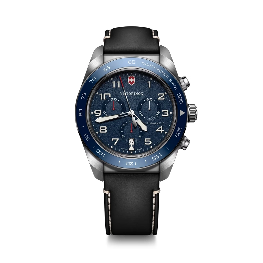 Victorinox Swiss Army Chronograph herreklokke med blå skive, sort skinnrem og quartzverk.