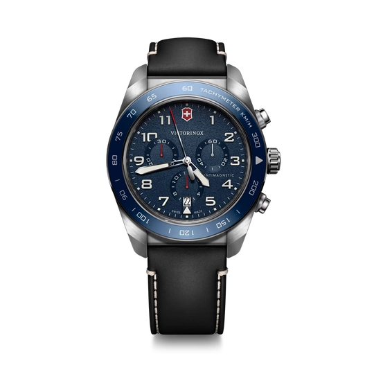 Victorinox Swiss Army Chronograph herreklokke med blå skive, sort skinnrem og quartzverk.
