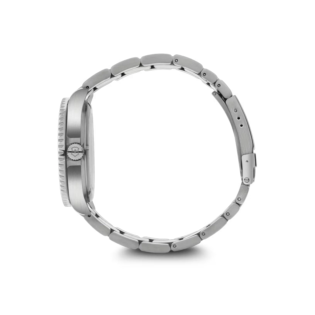 Victorinox Maverick 242007 herreklokke på 43 mm med blå skive og stållenke. 
