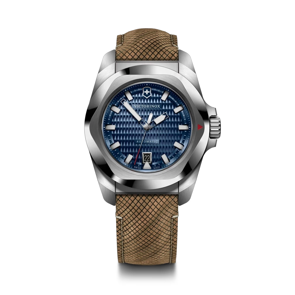 Victorinox I.N.O.X. Automatic herreklokke på 41 mm med blå skive, brun trerem + en ekstra blå gummirem. 200 meter vanntett.