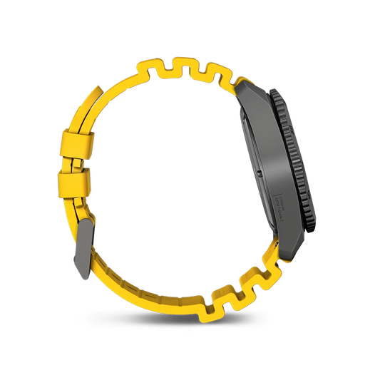 Victorinox Dive Pro Quartz dykkerur til herre med quartzverk på 43 mm. Sort skive, kasse i titan og gul gummirem. 300 meter vanntett.