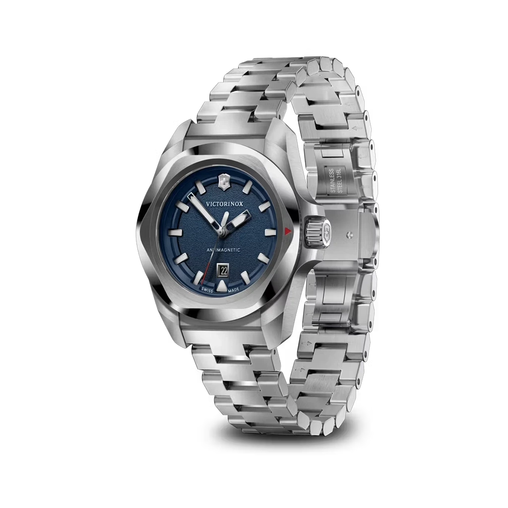 Victorinox I.N.O.X. Small dameklokke med quartzverk, blå skive, kasse og lenke i stål. 100 meter vanntett.