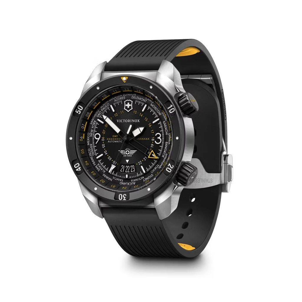 Victorinox Air Pro GMT Automatic herreklokke på 43 mm med sort skive, kasse i stål og sort gummirem.