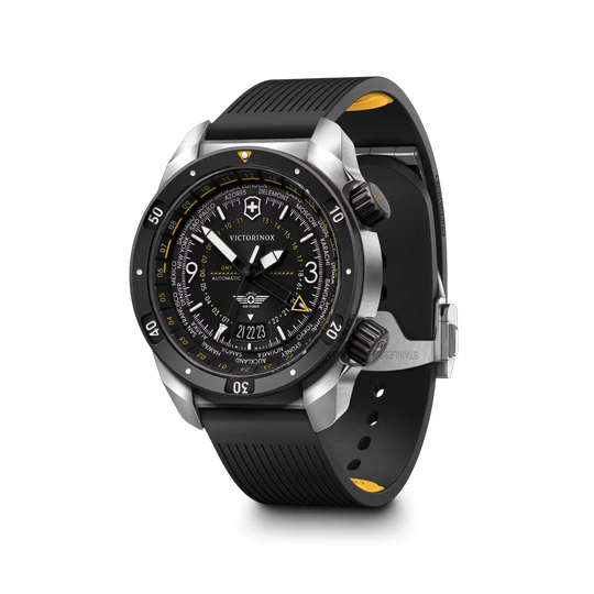 Victorinox Air Pro GMT Automatic herreklokke på 43 mm med sort skive, kasse i stål og sort gummirem.