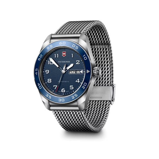 Victorinox Swiss Army Quartz pen herreklokke med blå skive og kasse og meshlenke i stål. 100 meter vanntett.