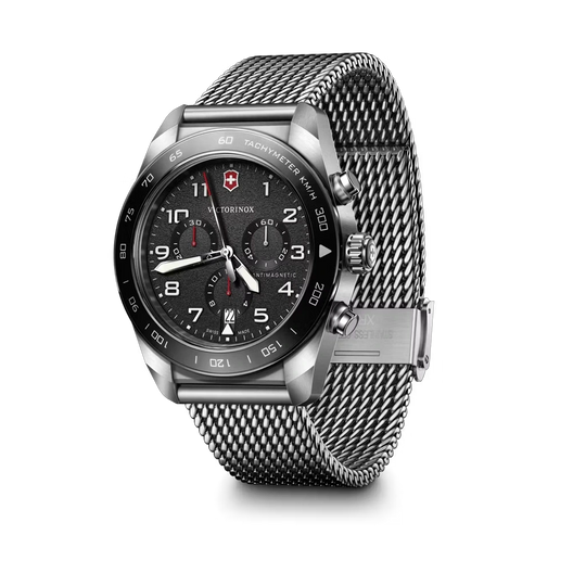 Victorinox Swiss Army Chronograph herreur med quartzverk, sort skive, kasse og meshlenke i stål. 