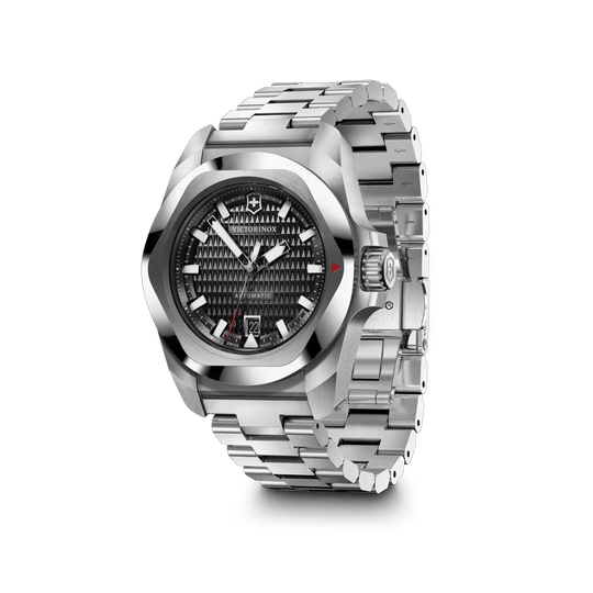 Victorinox I.N.O.X. Automatic herreur med sort tallskive, kasse og lenke i stål. 200 meter vanntett.