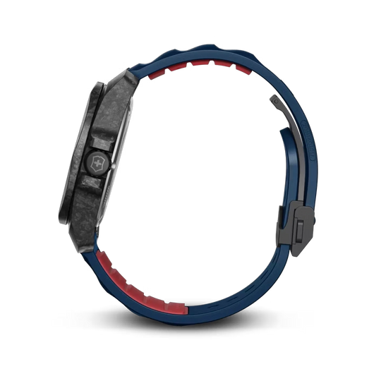 Victorinox I.N.O.X. Automatic herreklokke med blå skive, blå gummirem og en kasse i karbon med gjennomsiktig baklokk i titan. 200 meter vanntett.