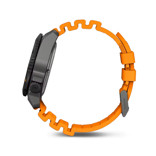 Victorinox Dive Pro Automatic dykkerur til herre på 43 mm med automatisk verk, sort skive, kasse i titan og oransje gummirem.