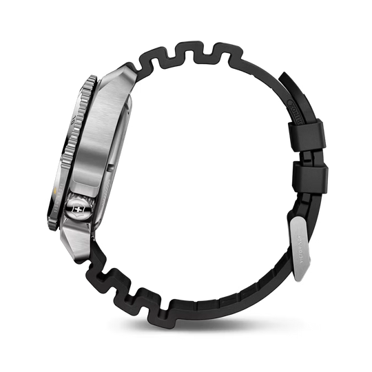 Victorinox Dive Pro Automatic herreklokke på 43 mm med kasse i stål, sort gummirem og sort tallskive. 300 meter vanntett.