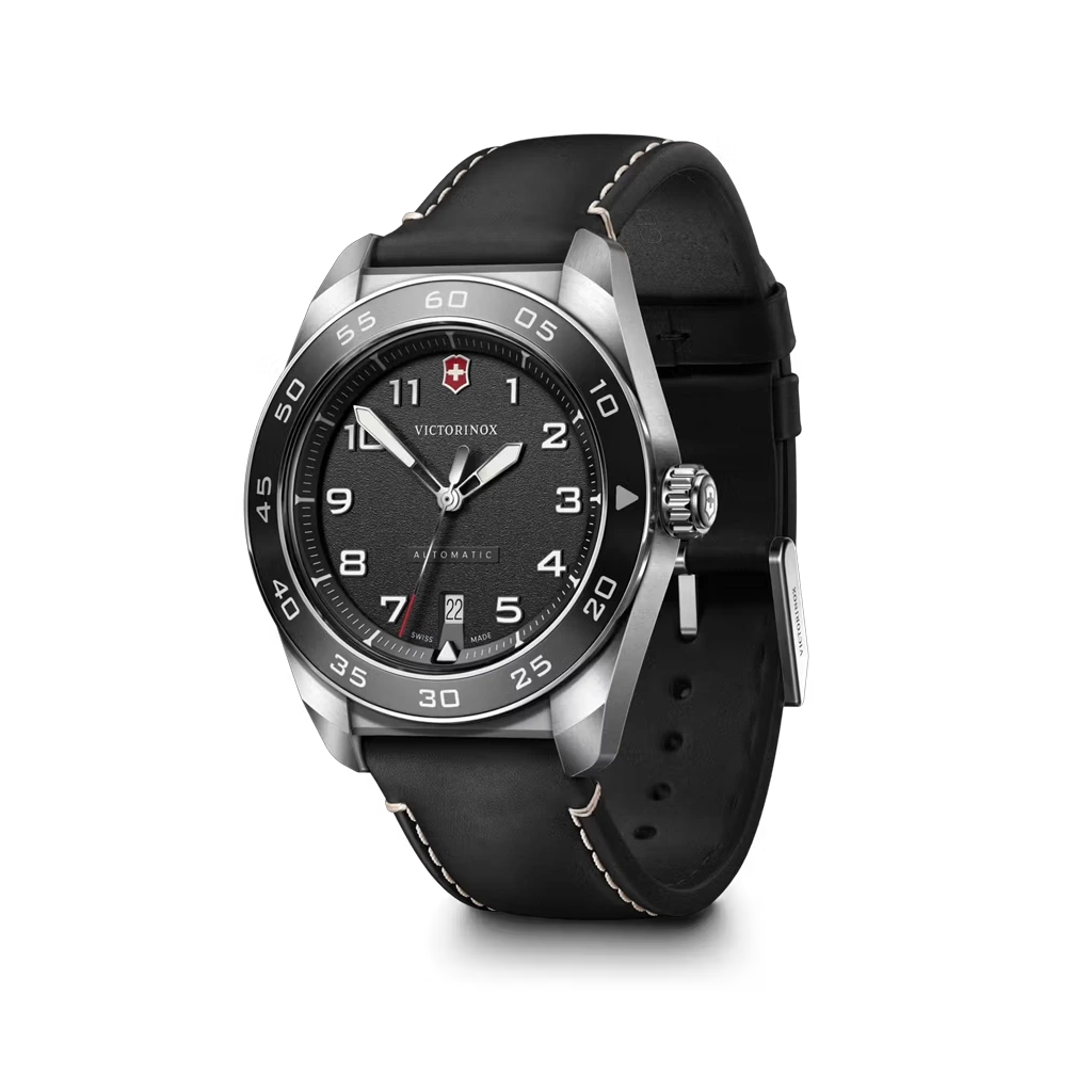 Victorinox Swiss Army Automatic herreklokke med sort skive, kasse i stål og sort skinnrem. 100 meter vanntett.