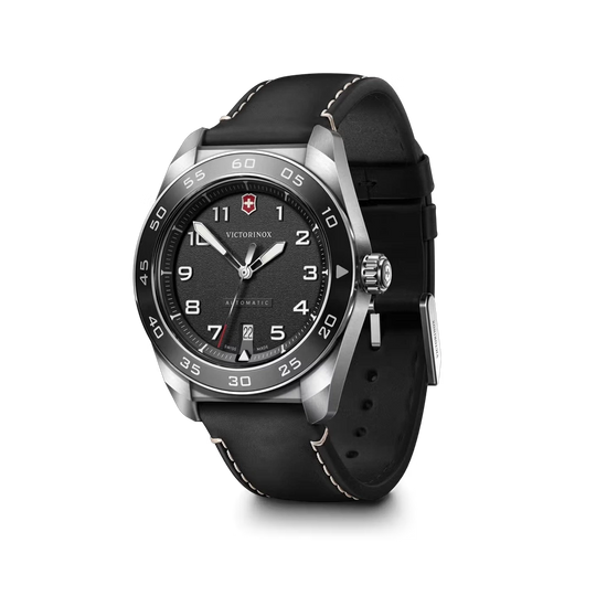 Victorinox Swiss Army Automatic herreklokke med sort skive, kasse i stål og sort skinnrem. 100 meter vanntett.