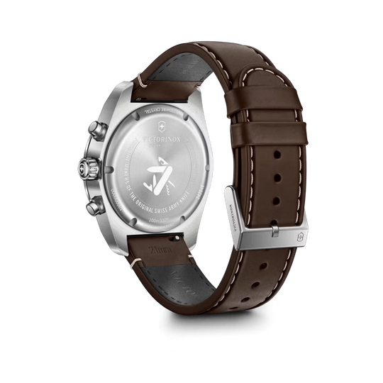 Victorinox Swiss Army Chronograph herreklokke meed quartzverk, sort skive med kronografer og brun skinnrem.