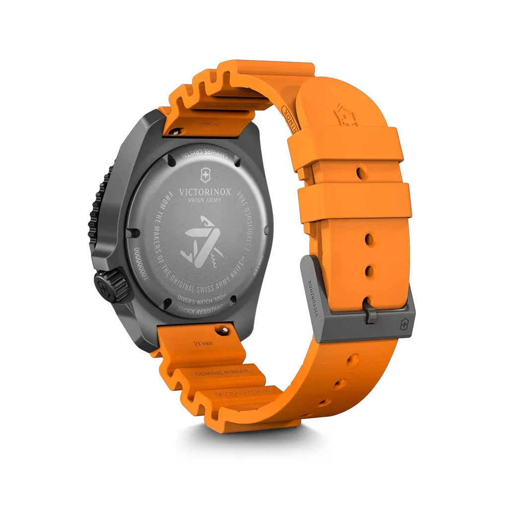 Victorinox Dive Pro Automatic dykkerur til herre på 43 mm med automatisk verk, sort skive, kasse i titan og oransje gummirem.