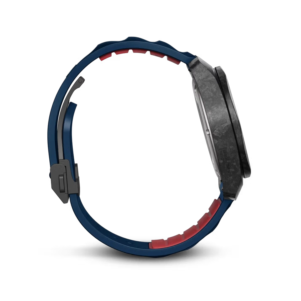 Victorinox I.N.O.X. Automatic herreklokke med blå skive, blå gummirem og en kasse i karbon med gjennomsiktig baklokk i titan. 200 meter vanntett.