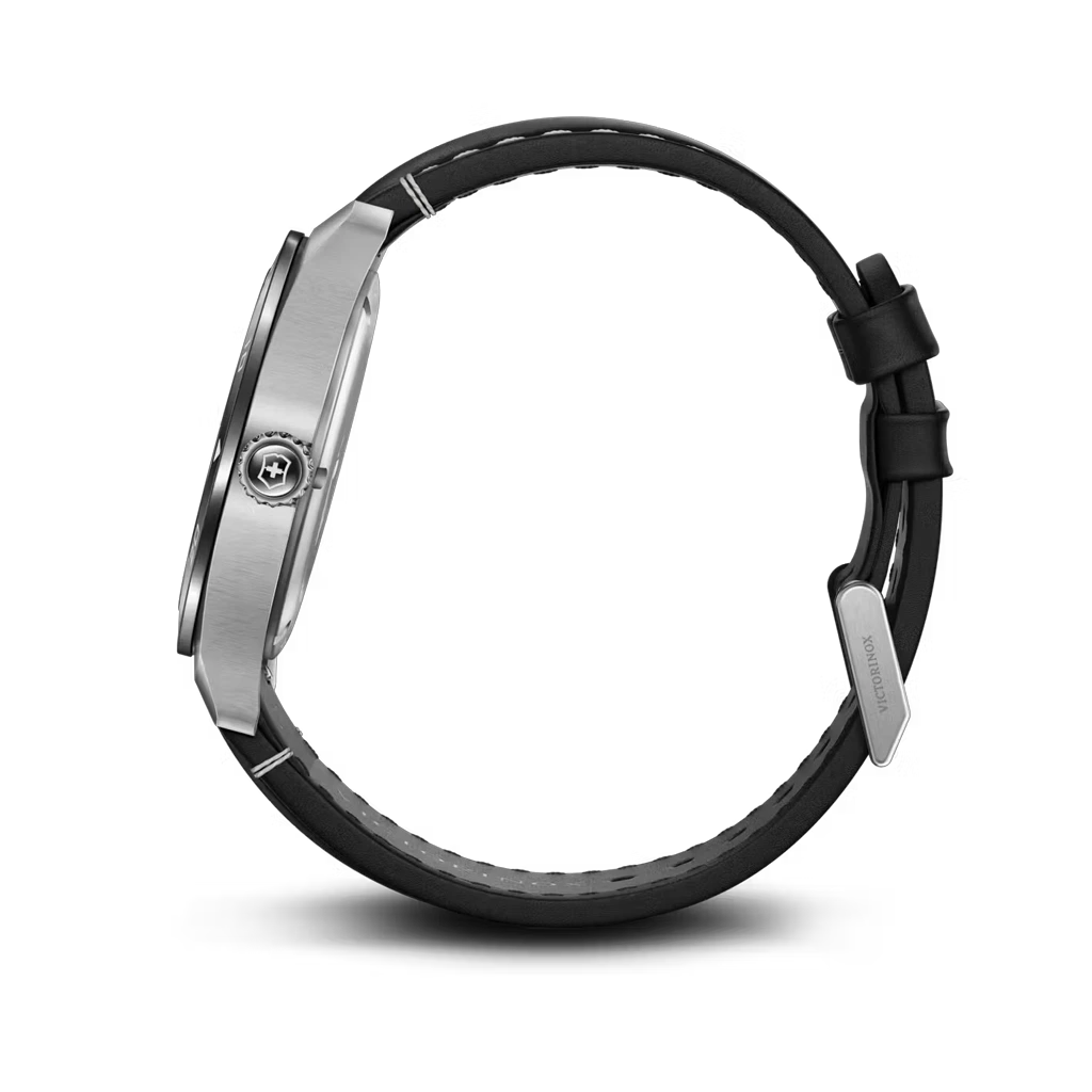 Victorinox Swiss Army Quartz pent herreur på 42 mm med quartzverk, sort tallskive og sort skinnrem. 100 meter vanntett.