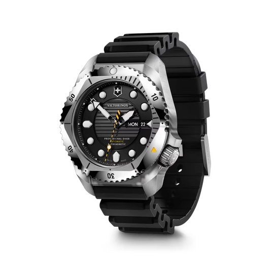 Victorinox Dive Pro Automatic herreklokke på 43 mm med kasse i stål, sort gummirem og sort tallskive. 300 meter vanntett.
