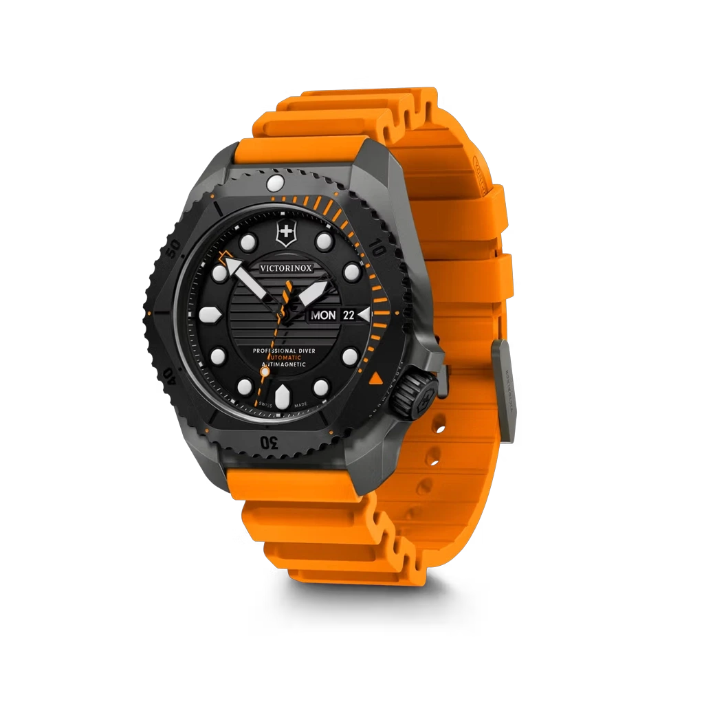 Victorinox Dive Pro Automatic dykkerur til herre på 43 mm med automatisk verk, sort skive, kasse i titan og oransje gummirem.