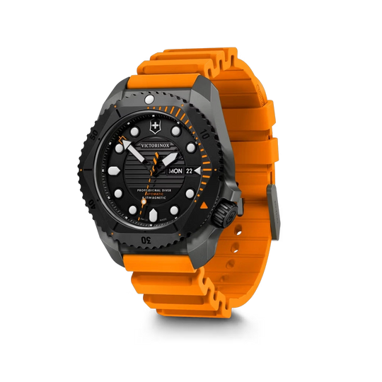Victorinox Dive Pro Automatic dykkerur til herre på 43 mm med automatisk verk, sort skive, kasse i titan og oransje gummirem.