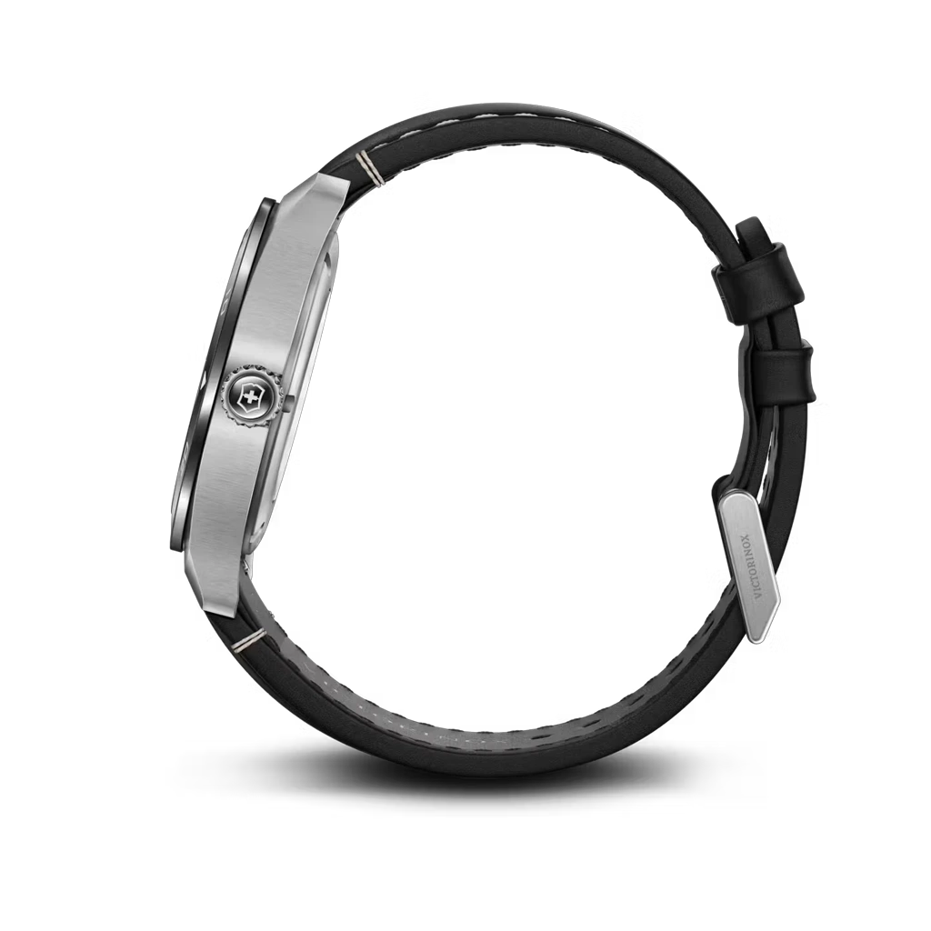 Victorinox Swiss Army Automatic herreklokke med sort skive, kasse i stål og sort skinnrem. 100 meter vanntett.