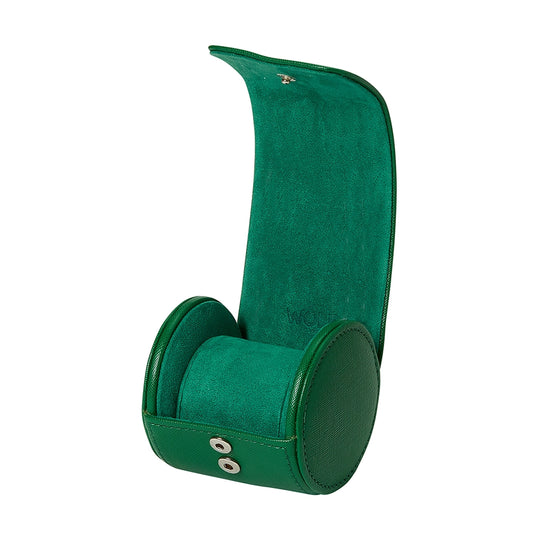Beskytt klokkene dine med stil mens du reiser med Tutti Frutti Single Watch Roll i grønt. Perfekt for reise og hjemmebruk. Kommer med justerbart lokk.