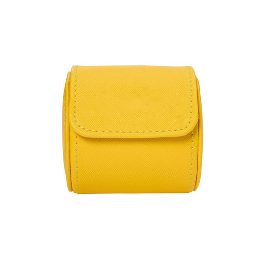 Beskytt klokkene dine med stil mens du reiser med Tutti Frutti Single Watch Roll i gult. Perfekt for reise og hjemmebruk. Kommer med justerbart lokk.