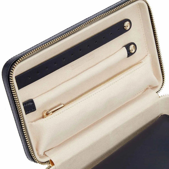 Maria smykkeskrin 766317 med plass til øredobber, ringer, smykker og forskjellige lagringsrom.