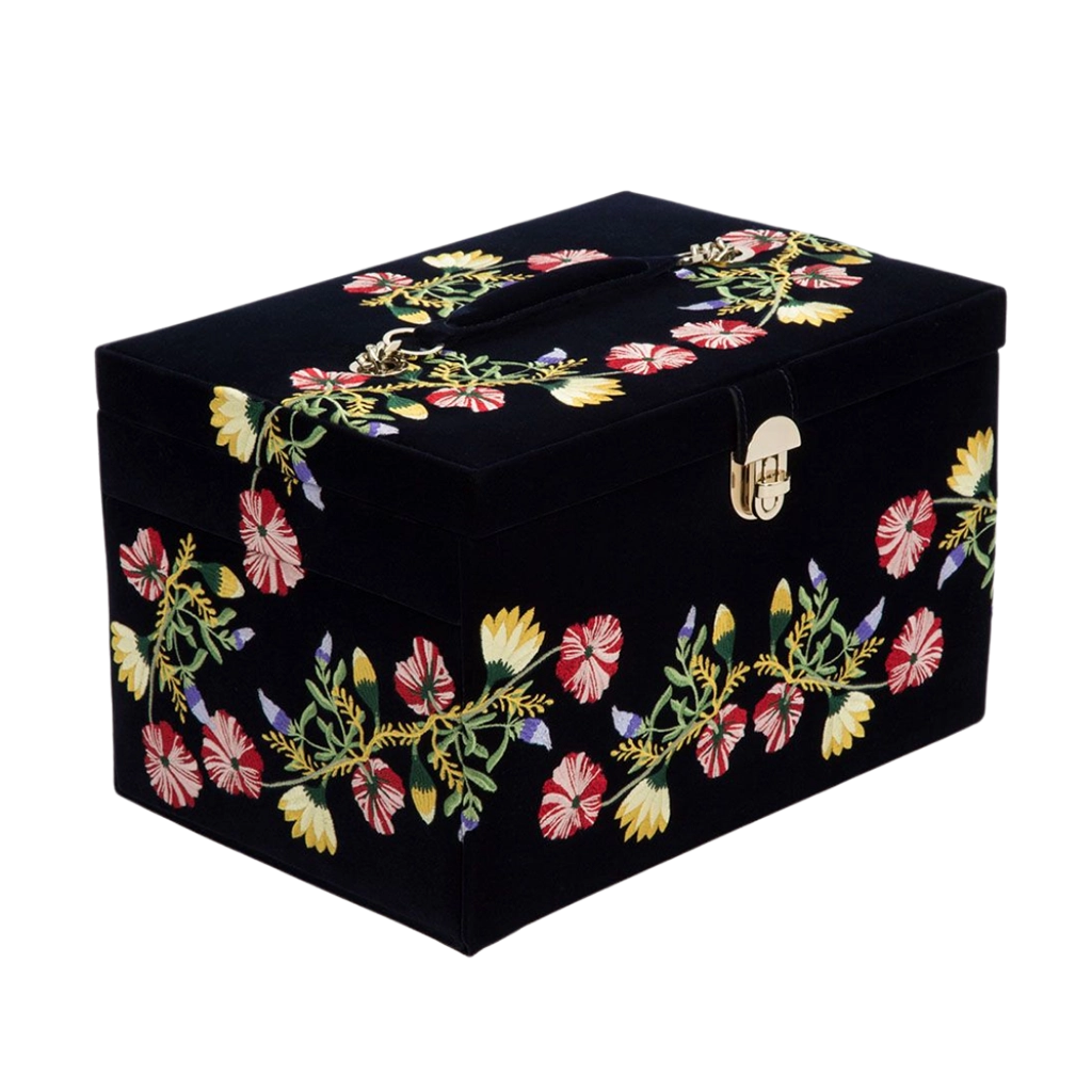 Smykkeskrin med et mindre avtagbart skrin for reise, og med plass til 20 rom, 18 ringruller, 12 kjedeoppbevaring, 5 armbåndsrom, 6 armbånd/klokkemansjett.